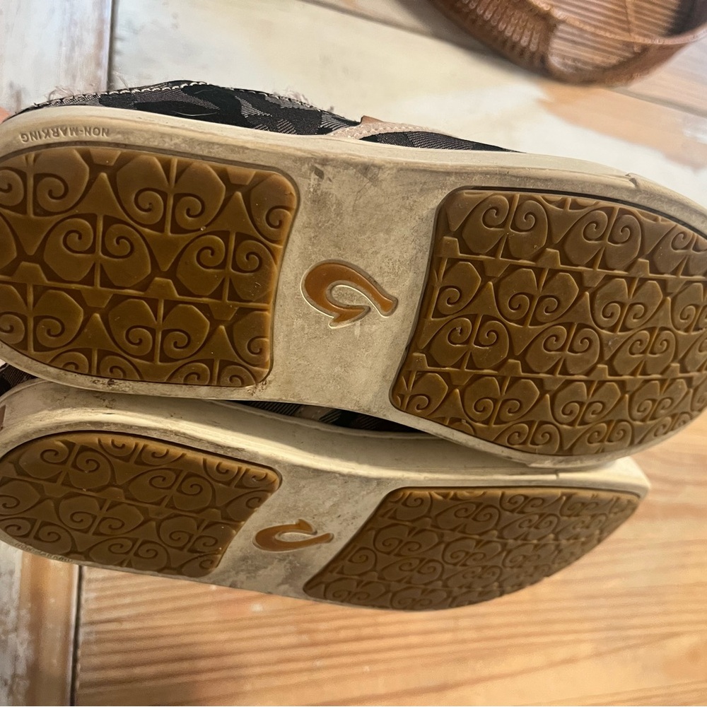 OluKai Women’s Camo Slip-On Loafers - Picture 3 of 3